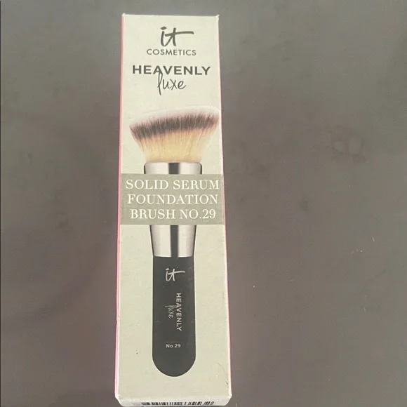 IT Cosmetics Heavenly Luxe Solid Serum Foundation Brush No. 29 - Black and Cream - Picture 1 of 3